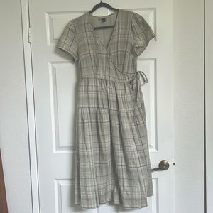 Universal Threads cotton wrap dress size medium. 100% cotton.